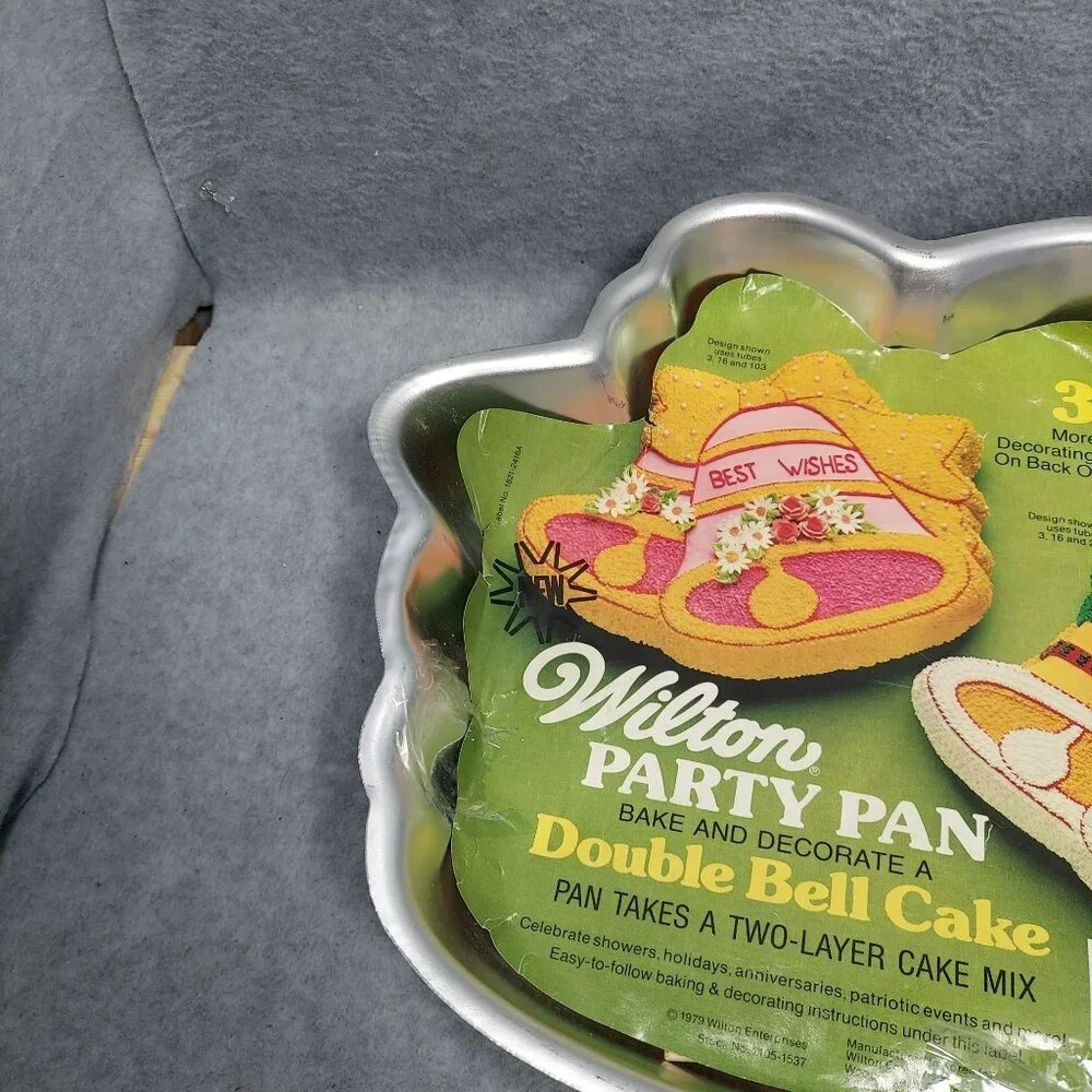 Wilton Party Pan Double Bell‎ Cake Mold 1979 Vintage with the Book